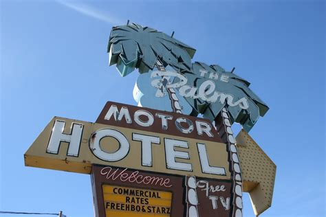 Palms Motor Hotel Portland Or Neon Signs Neon 10 Things