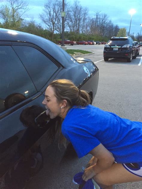 a bunch of kentucky basketball fans are licking devin booker s car and