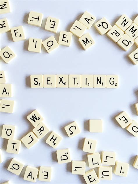20 essential sexting tips to turn your partner on