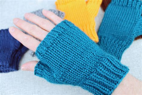 basic fingerless gloves  knitting pattern designed  purlsandpixels