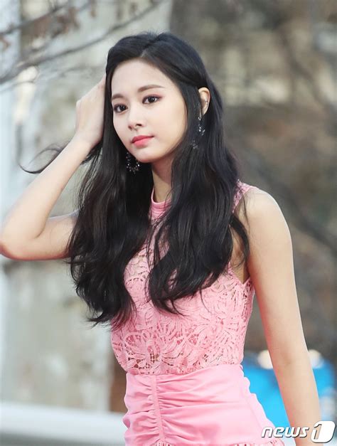 Pretty Tzuyu In Pink At Gaon Awards Allkpop Forums