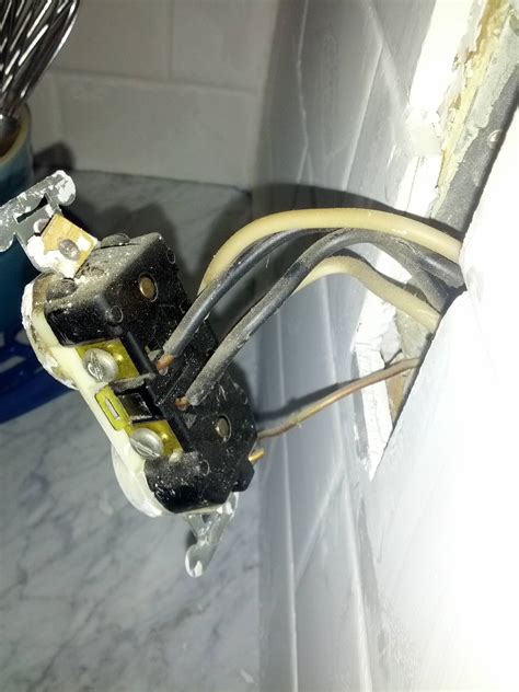 electrical   replace  receptacle    wires connected   home