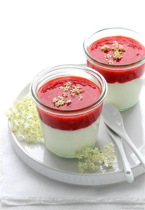 rezept bayerische creme mit erdbeeren und holunderbluetensirup emma bee