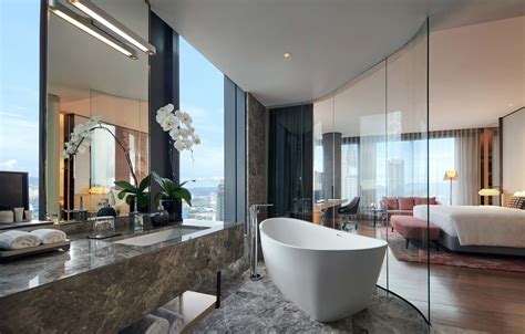 luxury hotel suites  kl offering bathtubs   view