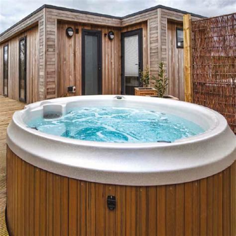 J 210 Round Jacuzzi Hot Tub 4 5 People Wittering West