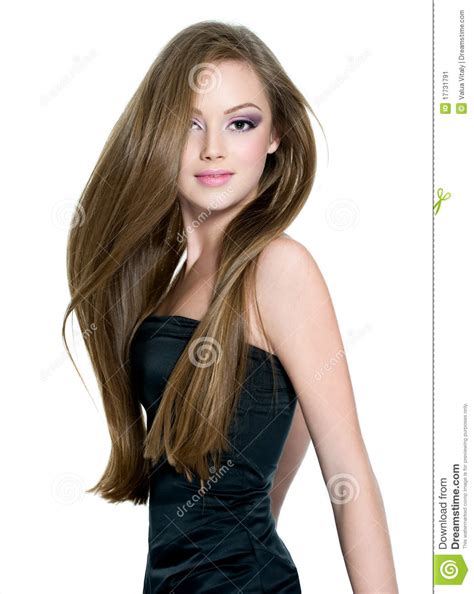 muchacha adolescente hermosa con el pelo recto largo