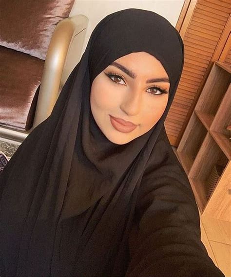 Pin By Nauvari Kashta Saree On Hijabi Queens Hijabi Fashion Fashion