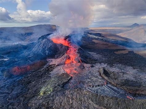 en islande une eruption stabilisee avec  risque modere pour