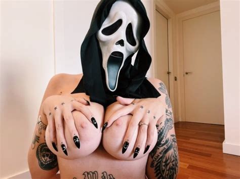 lydiagh0st dressed as ghostface cufo510
