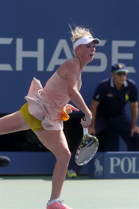 caroline wozniacki flashing her yellow panties at the us open tennis