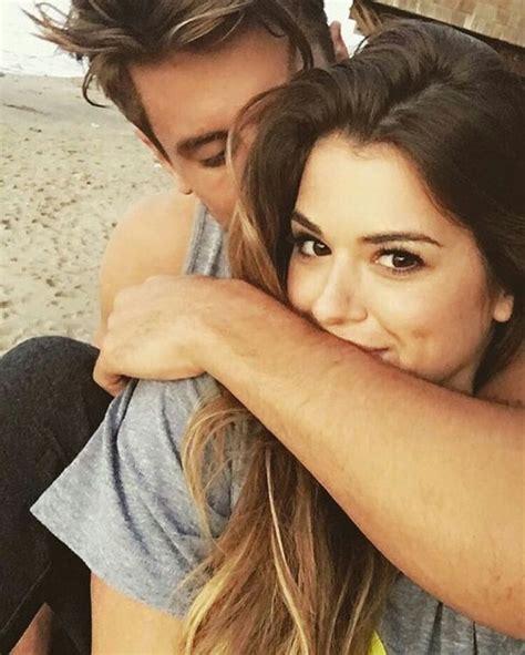 20 Best Selfie Poses To Copy Right Now Buzz 2018 Cute Couple