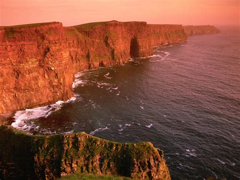 worlds tourism  memorable vacation   cliffs  moher ireland