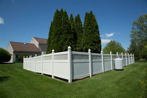 reasons  add  vinyl fence   backyard