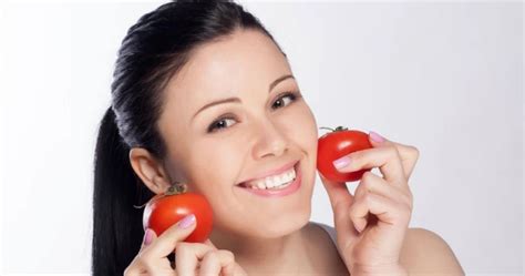 mudah gunakan tomat  kecantikan kulit catatansehat
