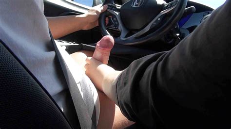 amateur girlfriend sissiemaus giving a handjob and blowjob in car