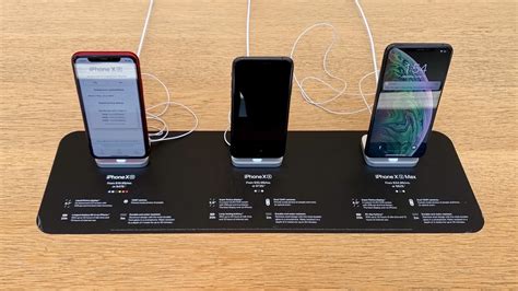 apple store iphone showcase shows trade  prices    actual price   phones