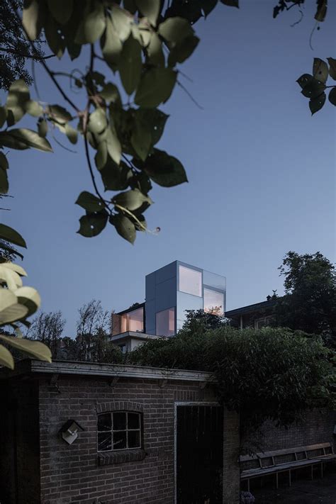 photo 9 of 11 in glass takes center stage in these 10 see through homes dwell