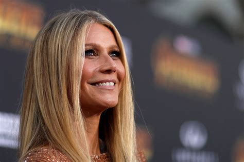 f5 celebridades gwyneth paltrow dá novo toque picante