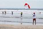 海岸での旗取り に対する画像結果.サイズ: 150 x 101。ソース: www.townnews.co.jp