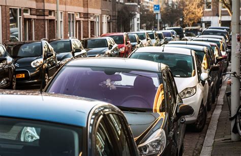 den haag  parkeerellende helemaal zat geen tweede vergunning en ook betaald parkeren sneller