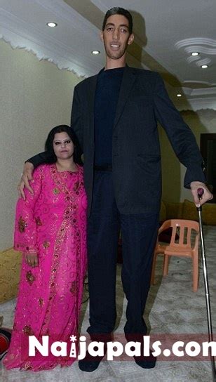 world s tallest man finds love with woman 2ft 7in shorter