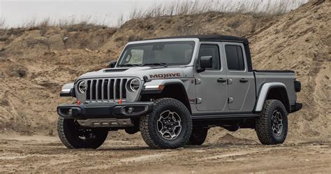 motorweek test drives   jeep gladiator mojave