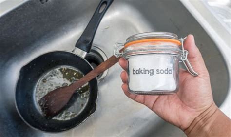 clean  burnt pot  baking soda   easy methods