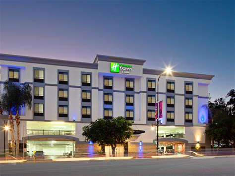 holiday inn express suites hollywood walk  fame hotel reviews