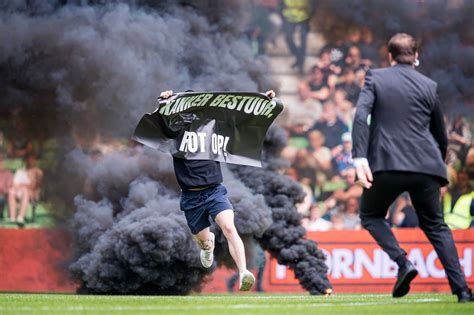 outraged fans throw smoke bombs  pitch  ajax  groningen game sportszion