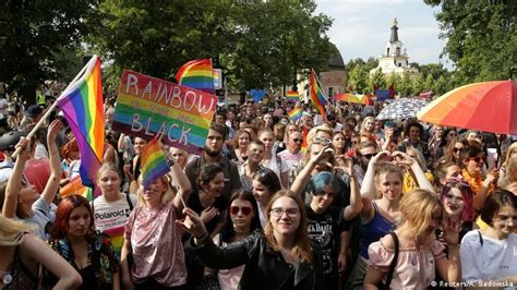 Protesters In Poland Condemn Attack On Lgbt March News Dw 28 07 2019