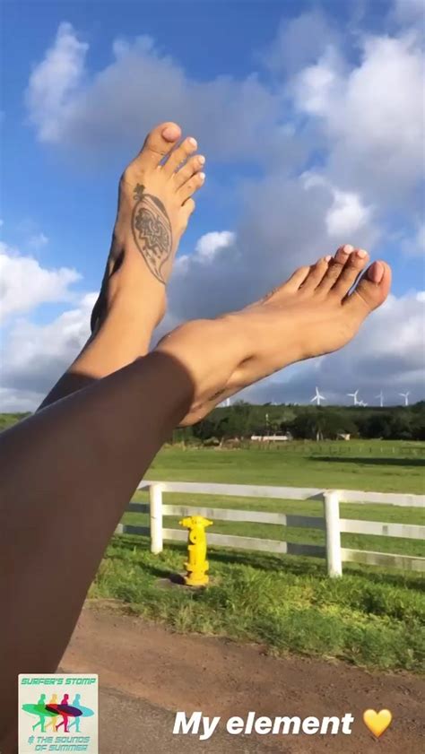 Eiza González S Feet