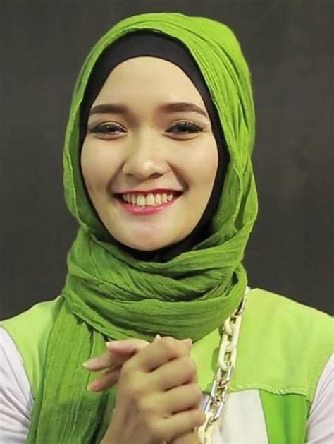 Kreasi Pashmina Rawis Dari Si Cantik Helga Finalis Sunsilk Hijab Hunt 2015