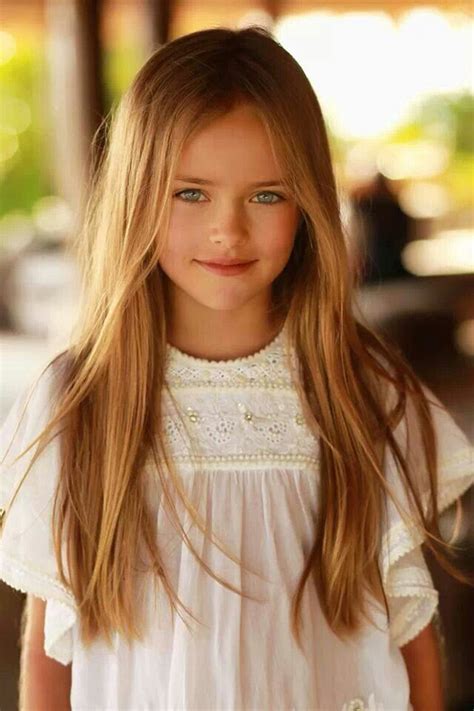 conheça a russa de 8 anos considerada a menina mais bonita do mundo