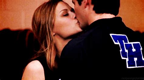 15 Lessons One Tree Hill Taught Us About Love Her Campus