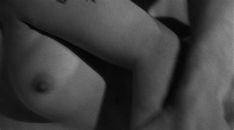 Nude Video Celebs Fairuza Balk Nude American History X 1998