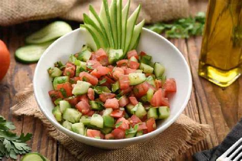 kolay ve lezzetli diyet salata tarifi coban salatasi nasil yapilir coban salatasi kalorisi