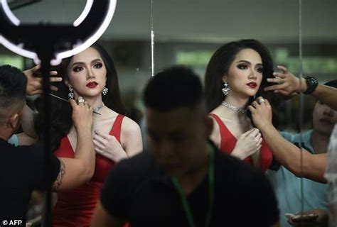 vietnamese contestant crowned queen in thai transgender