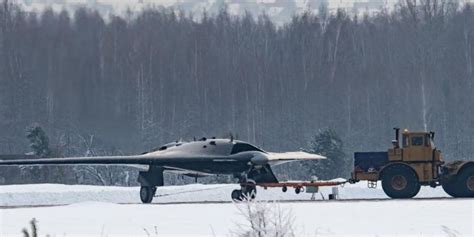 video rivelata la tecnologia segreta del drone  attacco sukhoi su  okhotnik  della russia