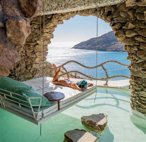 eleven stunning  hotels  greece revealed  travel tale