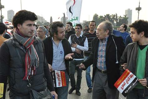 جولولي بمشاركة ليلى ويسرا أهل الفن يهتفون ضد الرئيس مرسي في التحرير صور