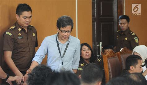 Foto Rocky Gerung Dan Tompi Jadi Saksi Persidangan Ratna Sarumpaet