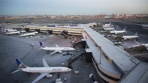 united airlines steps  efforts  ease congestion  newark liberty