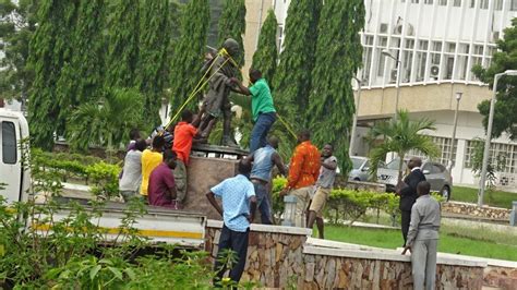 Racist Gandhi Statue Removed From University Of Ghana Bbc News