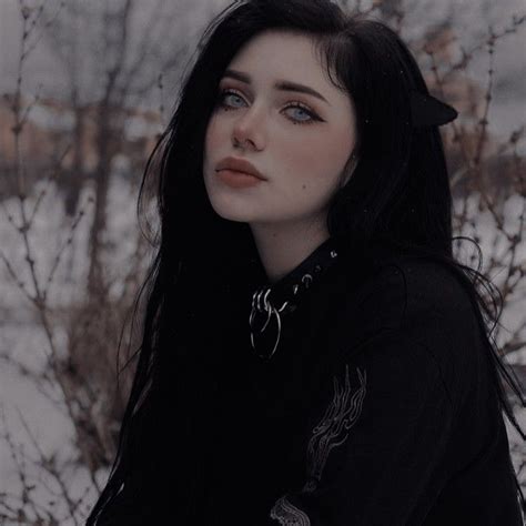 Pin By Kate Gauwitz On Gótico And Grunge Black Hair Aesthetic Black
