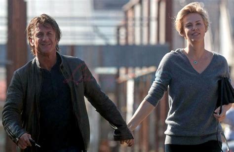 charlize theron and sean penn holding hands smiling and