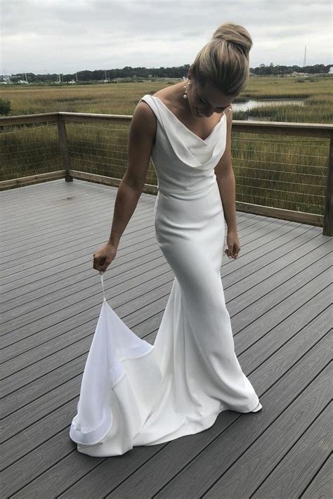 Elegant Spandex White Wedding Gown With Cowl Neckline Backless