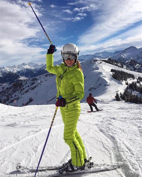 cutest ski outfits   stylish   slopes  winter