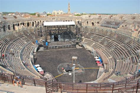 coliseum  nimes  expat life  hamori