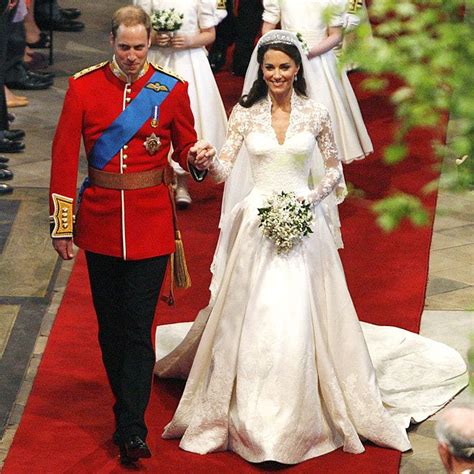 Kate Middleton Luxury Royal Wedding Gown Dress [video