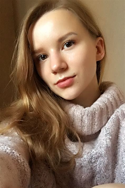 meet beautiful russian woman alena 20